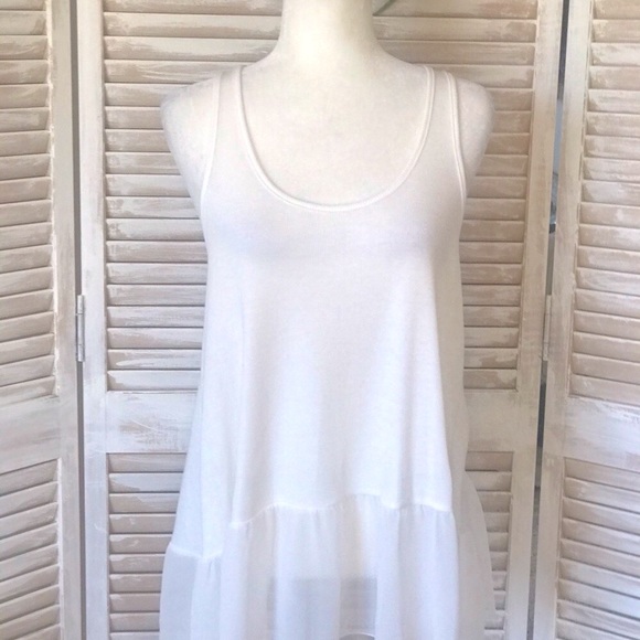 Tops - ✴️LAST ONE✴️SIZE 1X RUFFLE HEM TANK IN WHITE